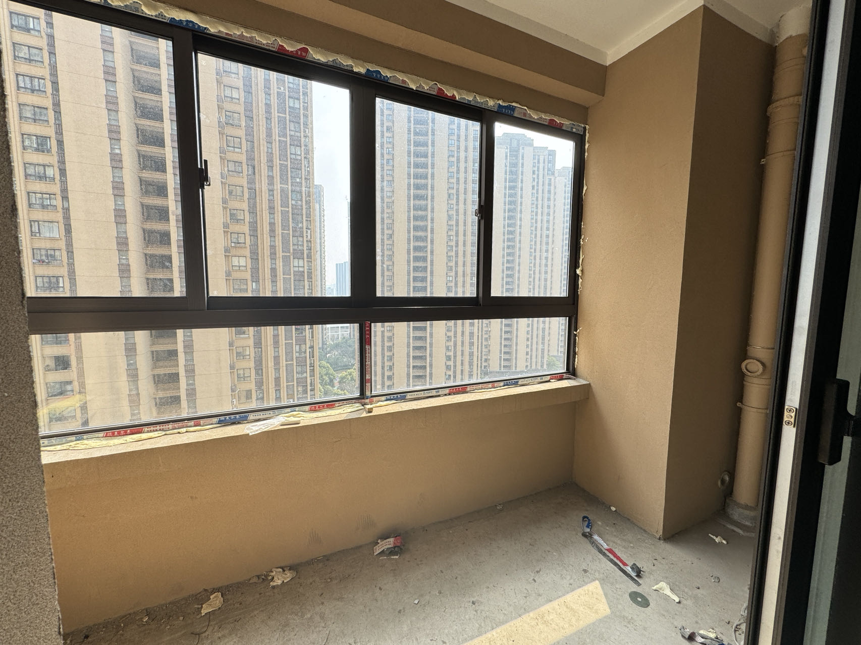 保利香槟国际 3室2厅2卫 122m²