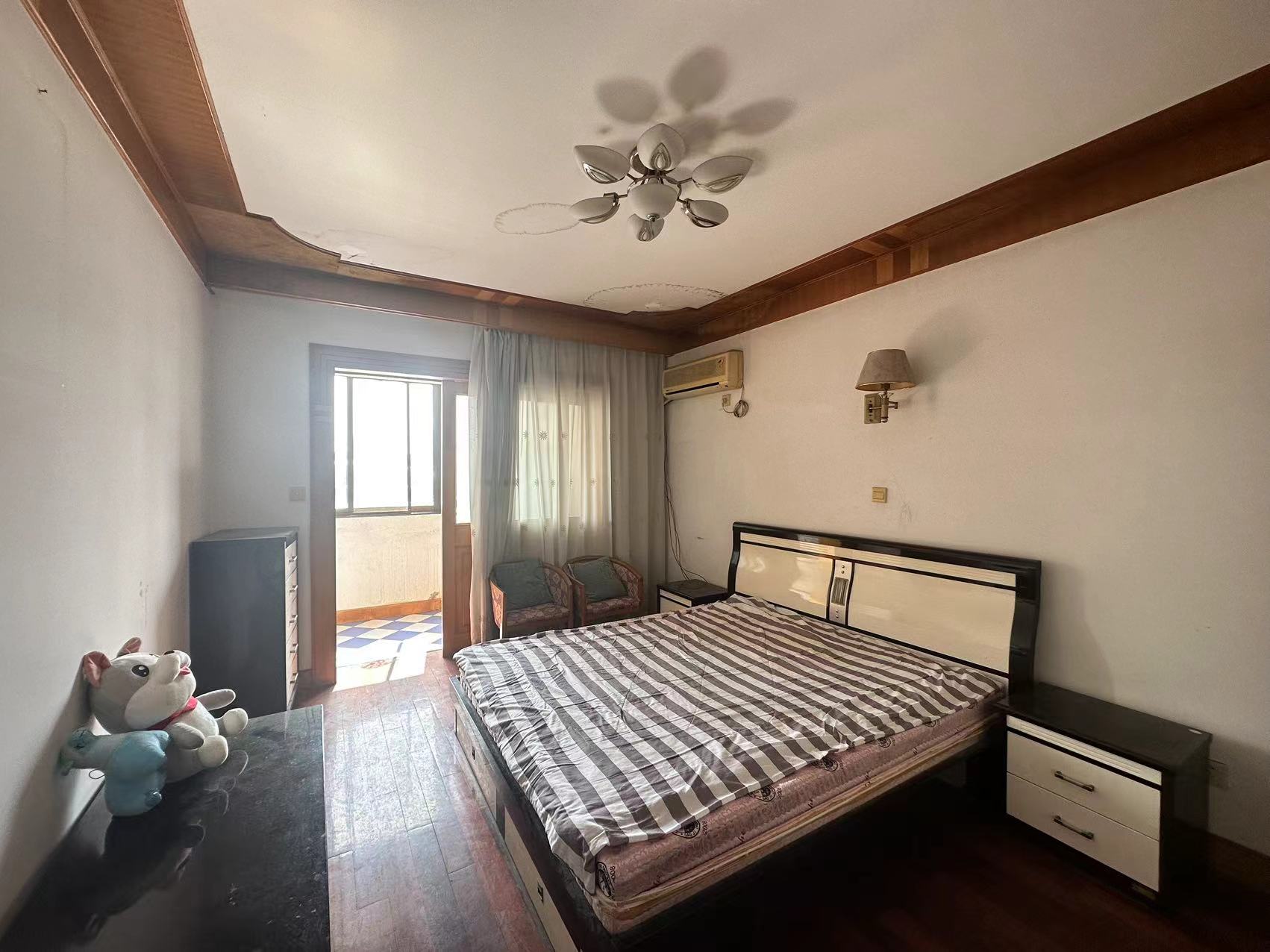 威美公寓 3室2厅1卫 1277.00m&sup2;