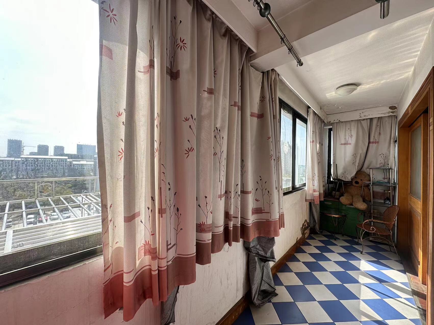 威美公寓 3室2厅1卫 1277.00m&sup2;