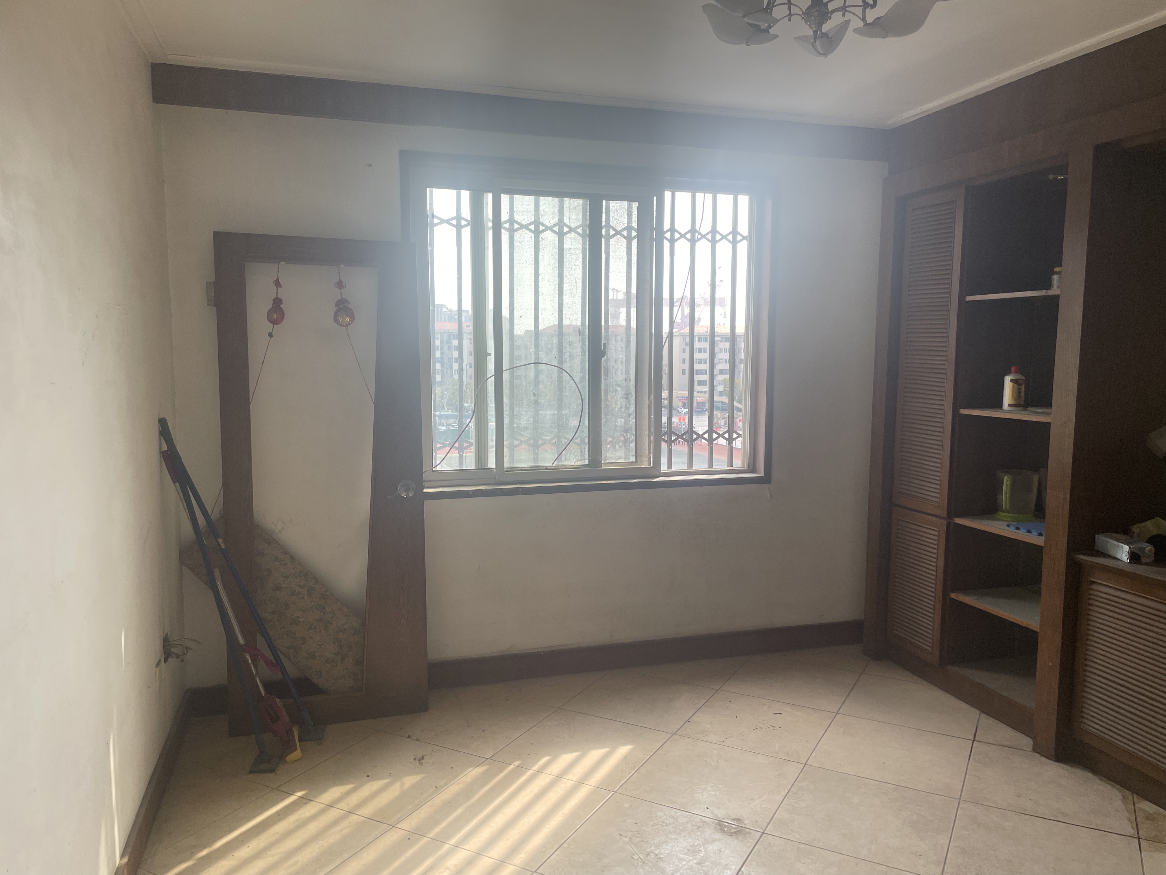 虹桥东村 6室1厅1卫 200.00m&sup2;