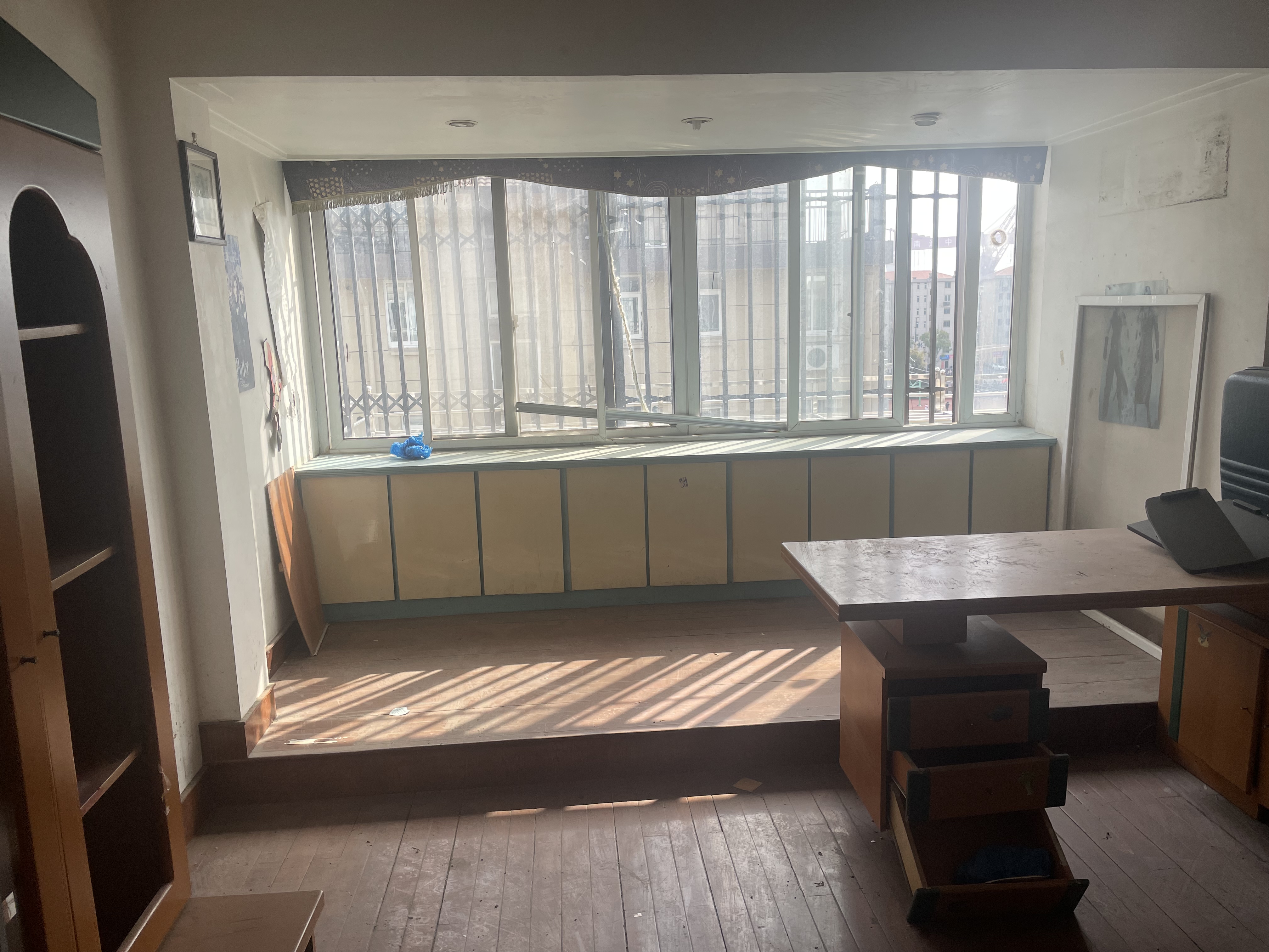 虹桥东村 6室1厅1卫 200.00m&sup2;