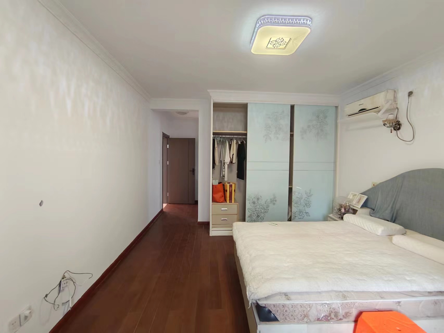 高迪晶城 3室2厅2卫 161.50m&sup2;