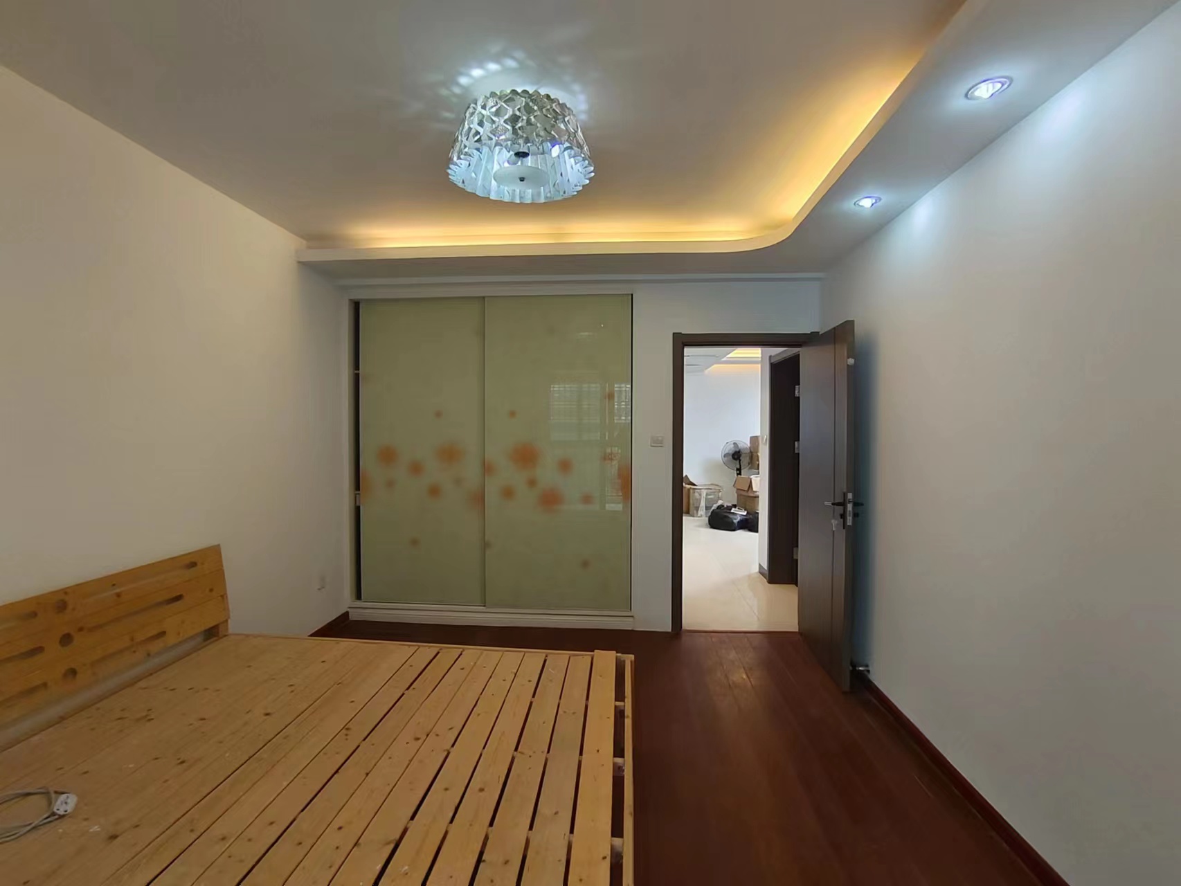 高迪晶城 3室2厅2卫 161.50m&sup2;