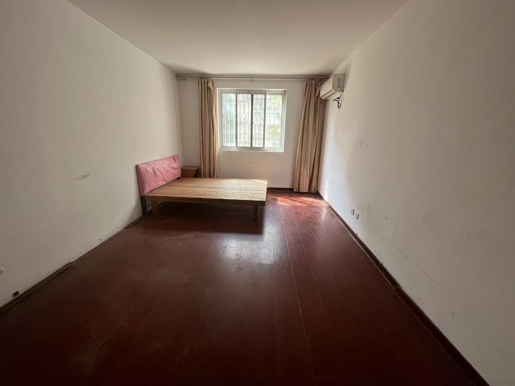 虹桥新苑 3室1厅1卫 120m&sup2;