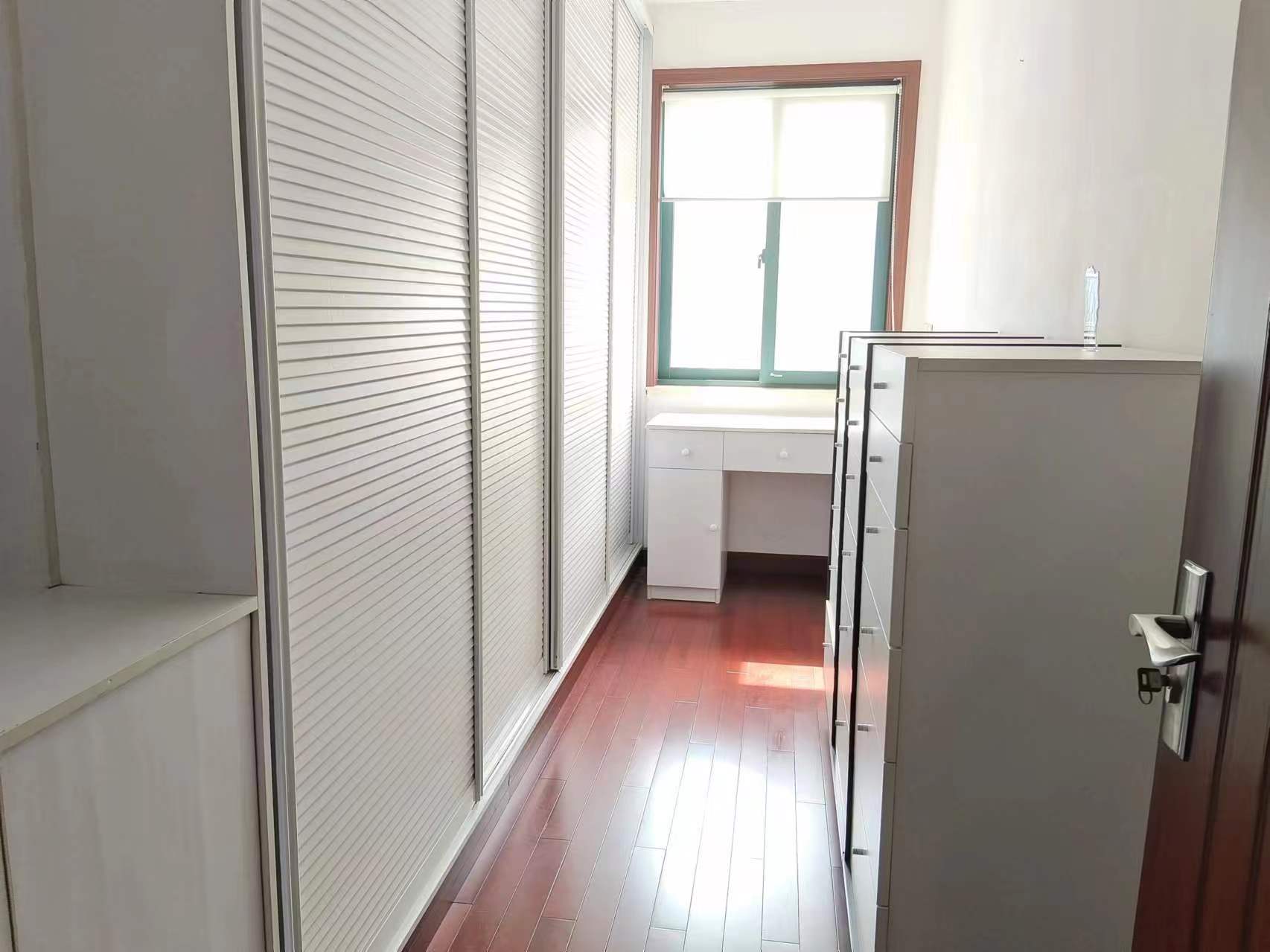 新城小区 3室2厅2卫 178.67m&sup2;