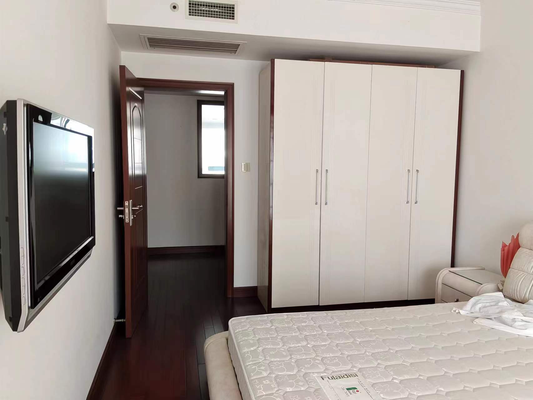 新城小区 3室2厅2卫 178.67m&sup2;