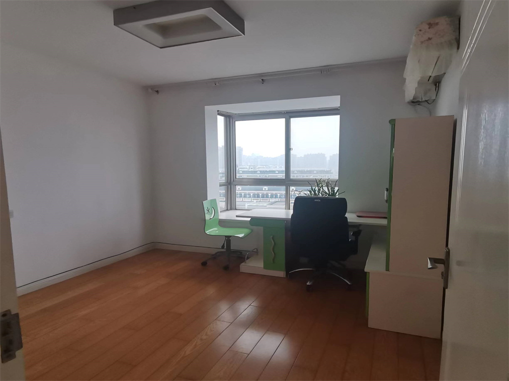 濠滨花园 4室2厅2卫 205.00m&sup2;