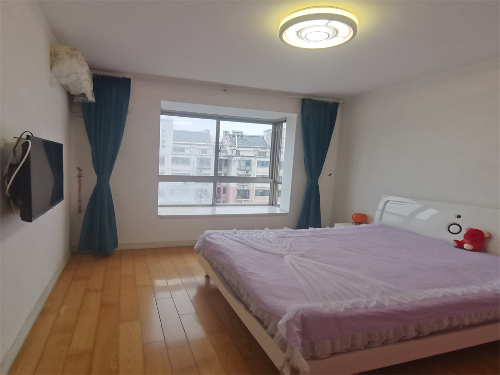 濠滨花园 4室2厅2卫 205.00m&sup2;