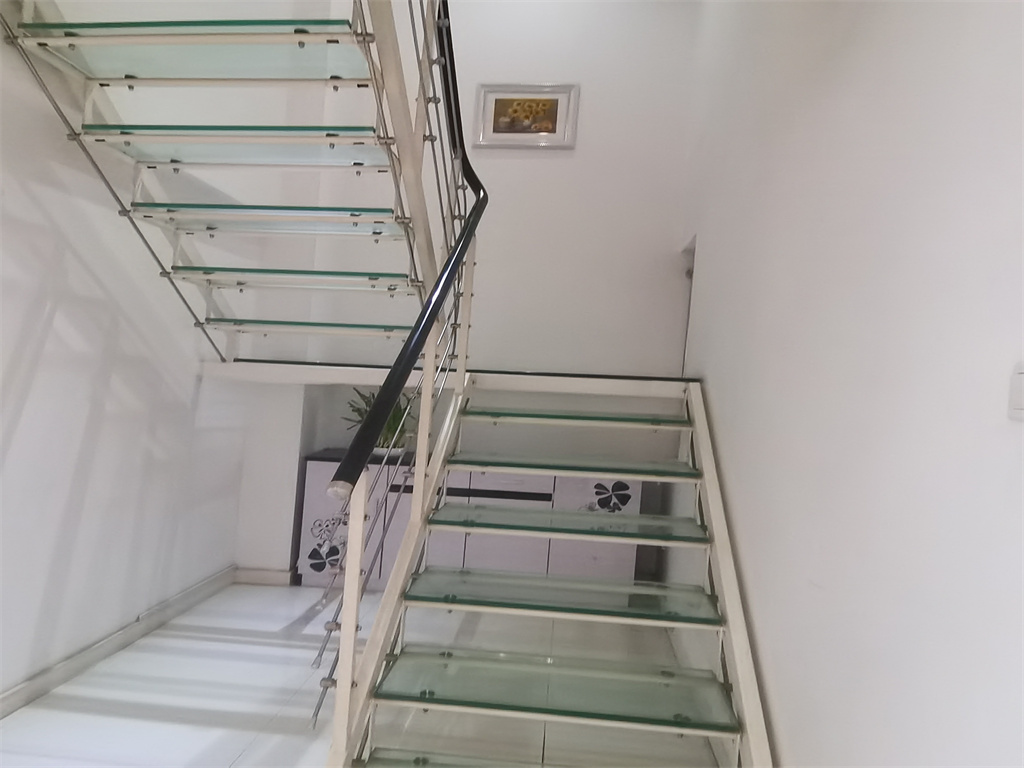 濠滨花园 4室2厅2卫 205.00m&sup2;