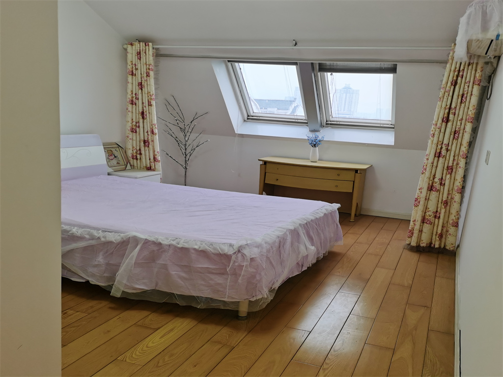 濠滨花园 4室2厅2卫 205.00m&sup2;