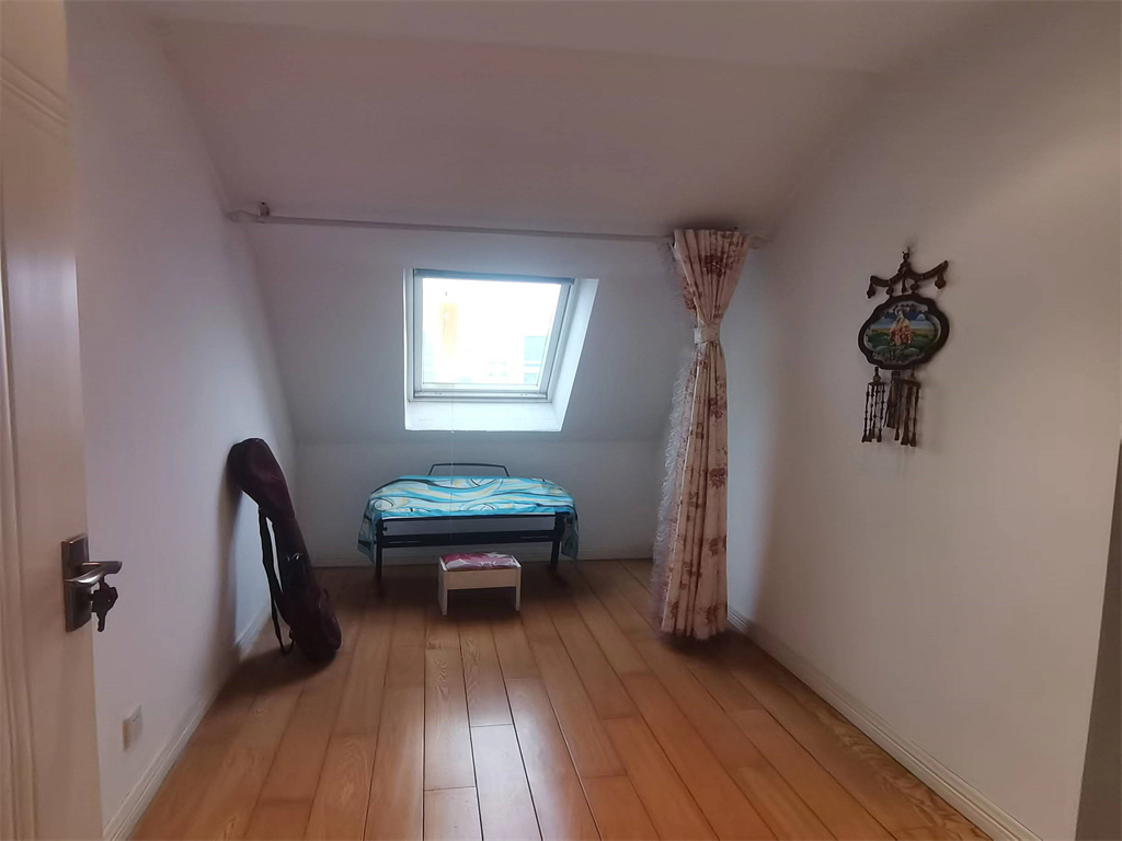 濠滨花园 4室2厅2卫 205.00m&sup2;