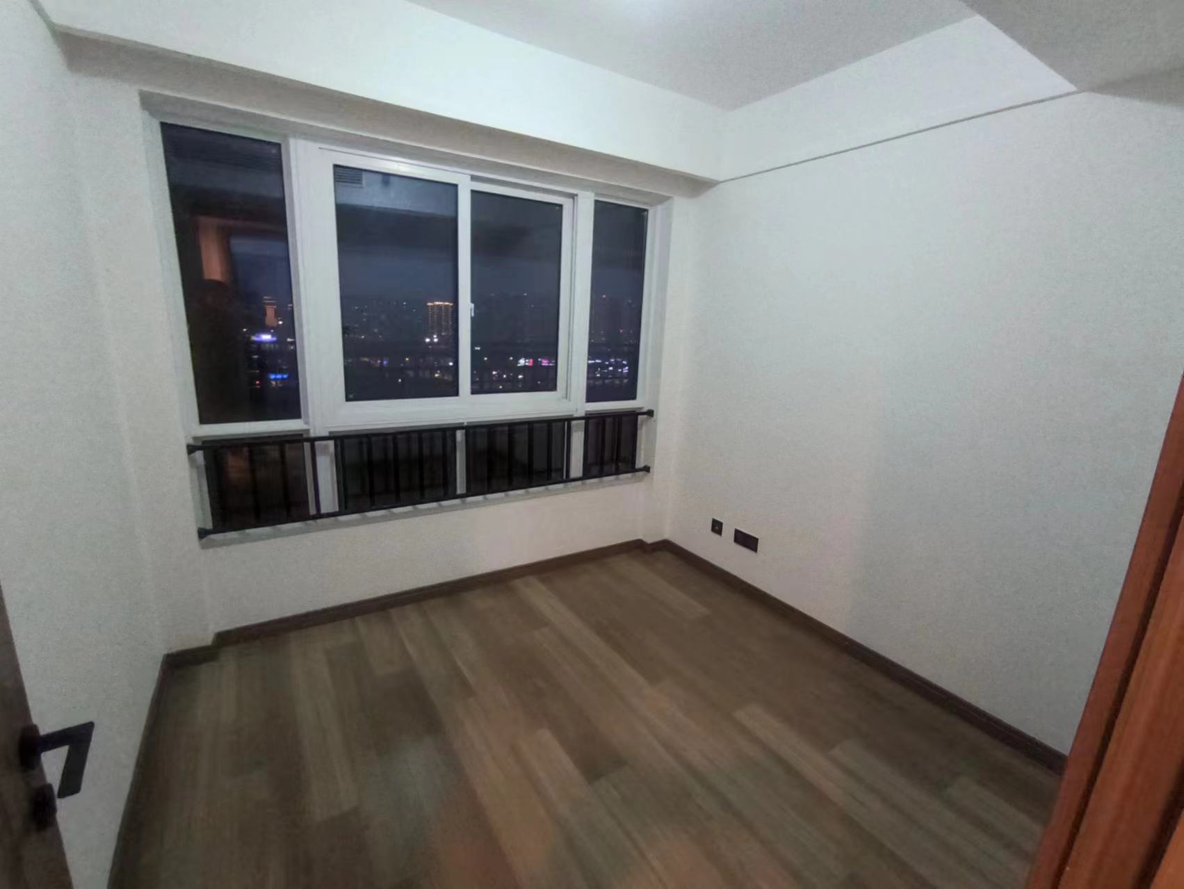 世茂云锦 3室2厅1卫 107m&sup2;