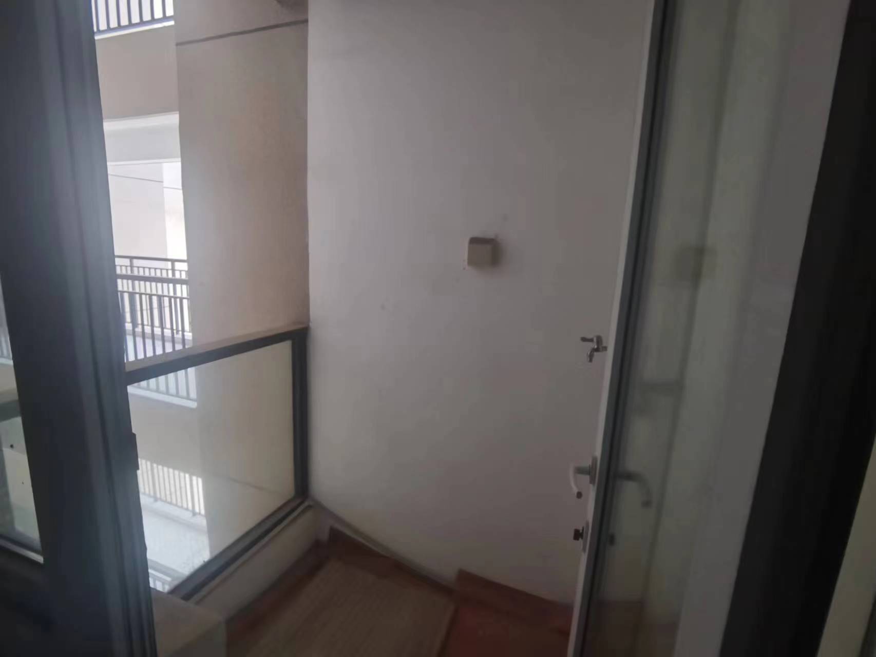 湖滨华庭 2室2厅1卫 100.90m&sup2;
