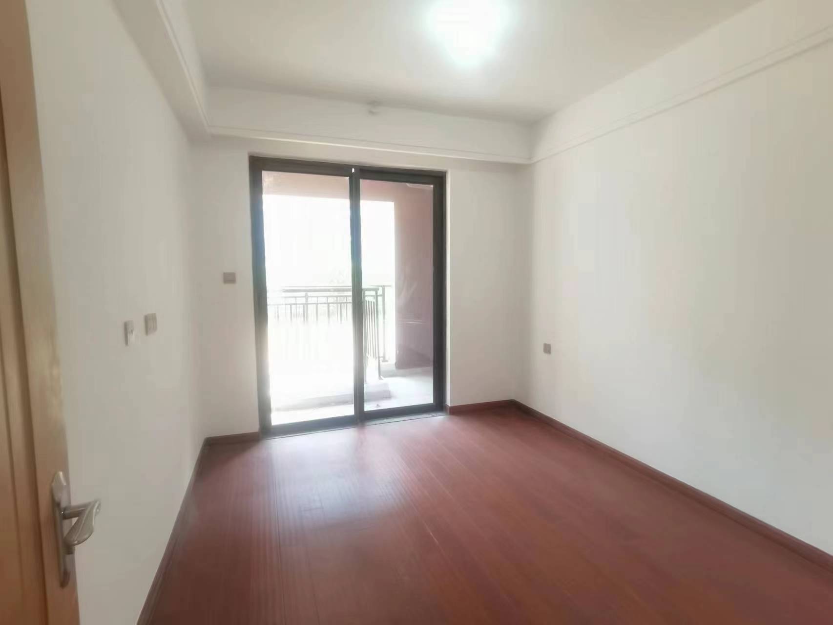 林肯公园 4室1厅2卫 210m&sup2;
