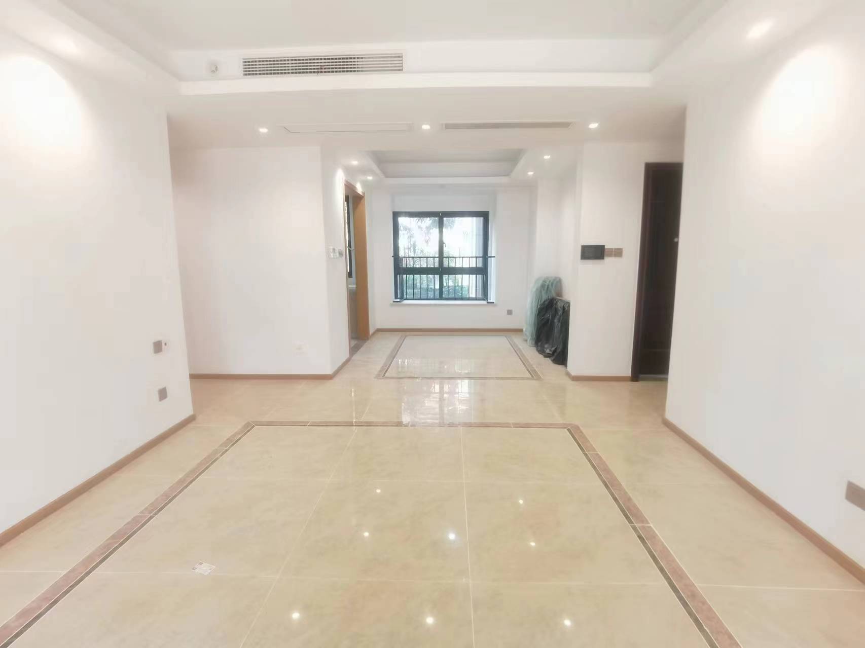 林肯公园 4室1厅2卫 210m&sup2;