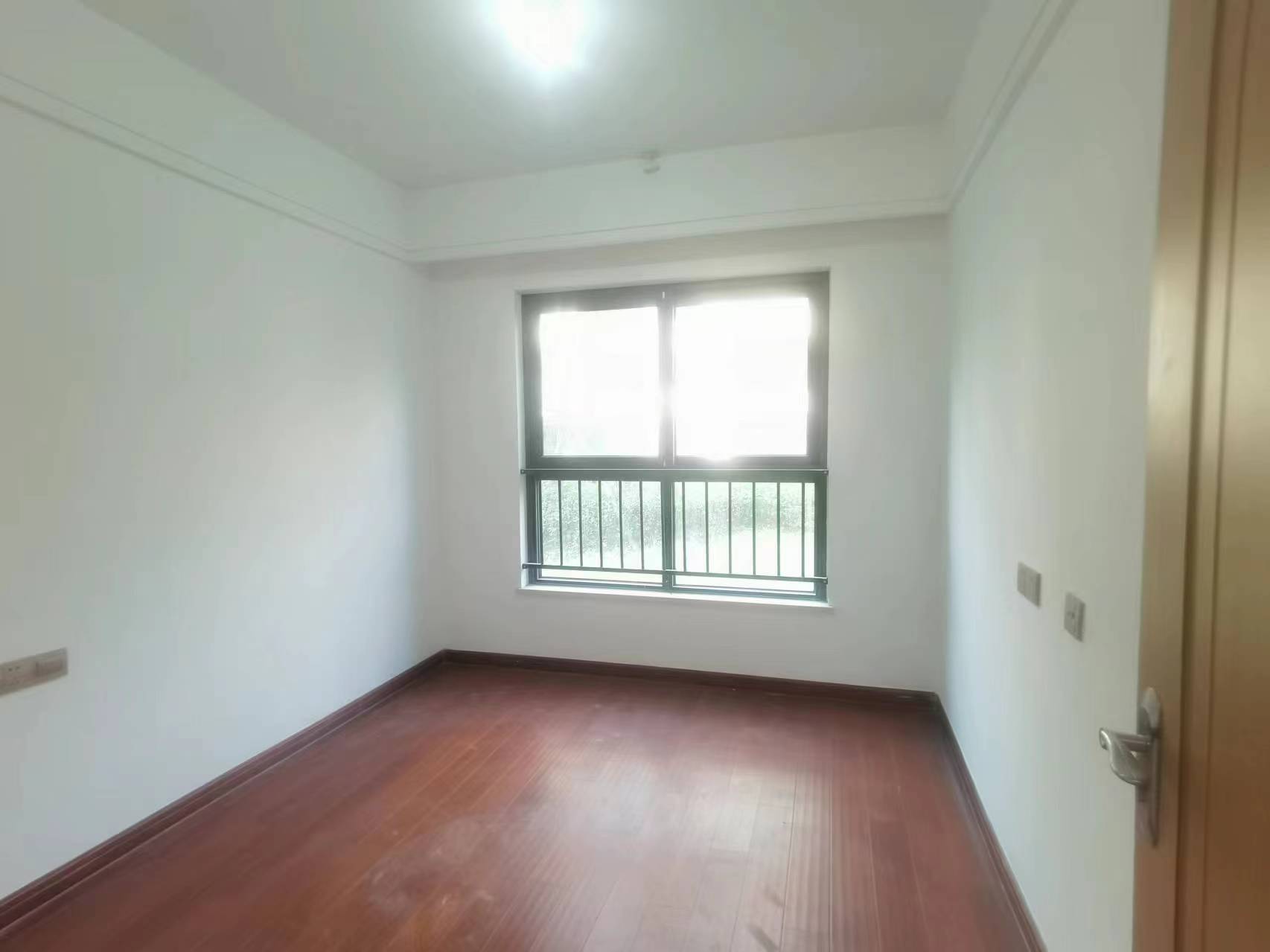 林肯公园 4室1厅2卫 210m&sup2;