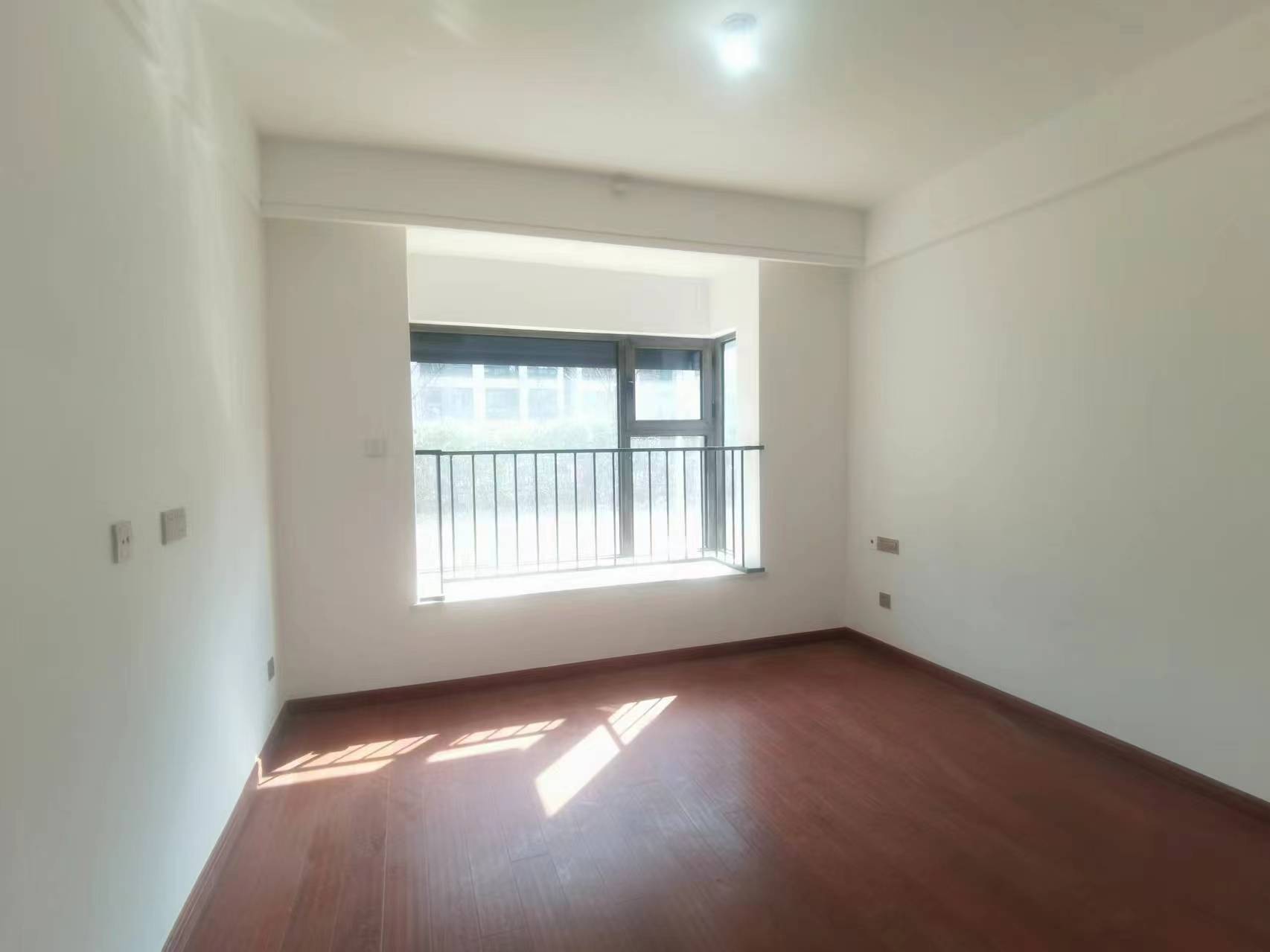 林肯公园 4室1厅2卫 210m&sup2;