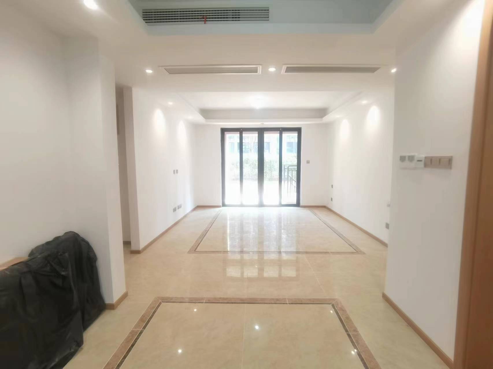 林肯公园 4室1厅2卫 210m²