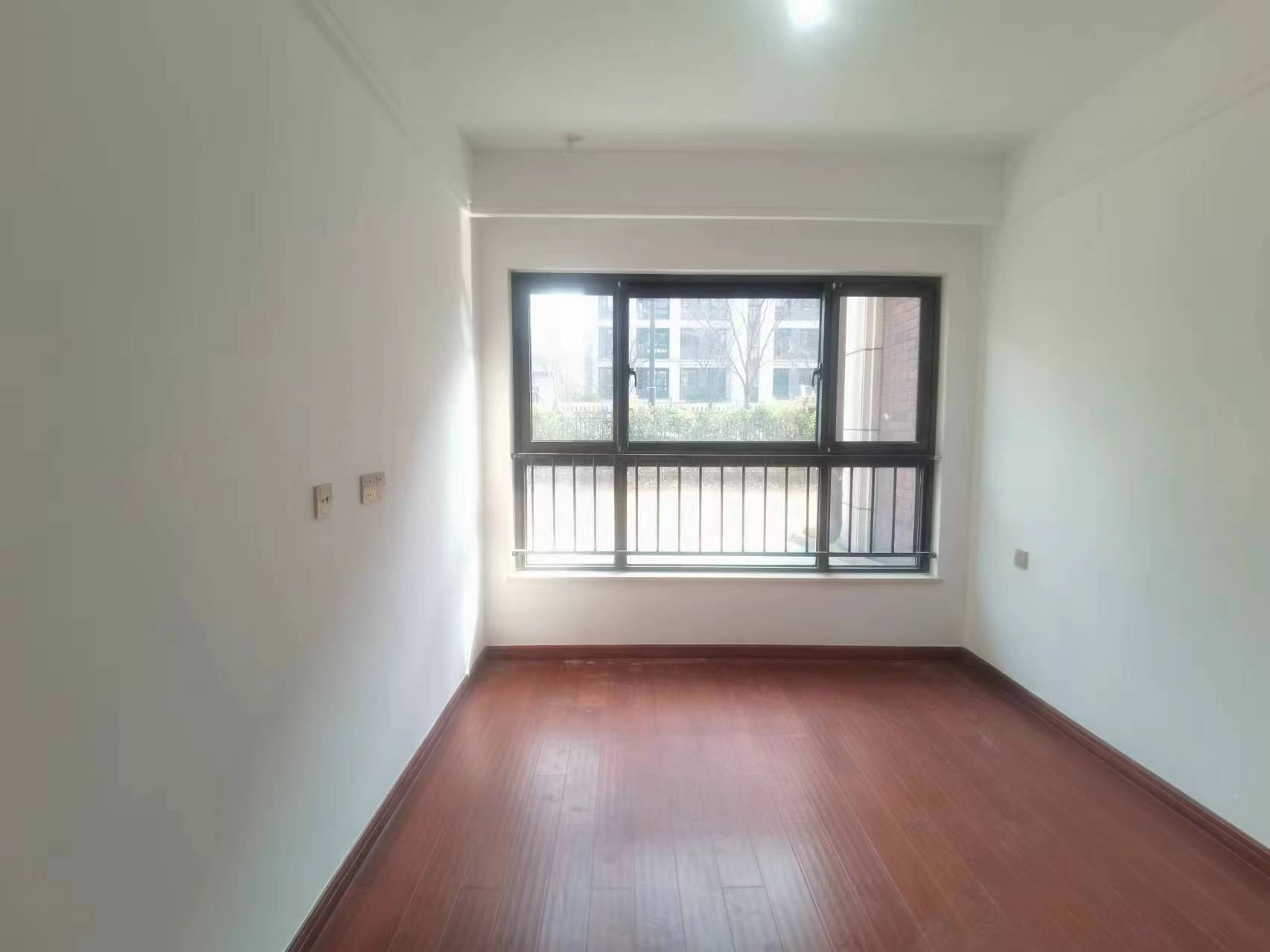 林肯公园 4室1厅2卫 210m&sup2;
