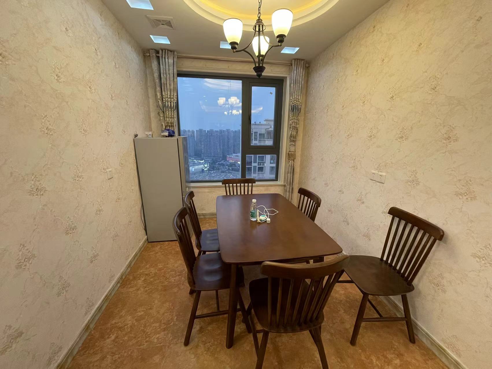 万达华府 3室2厅2卫 121m&sup2;