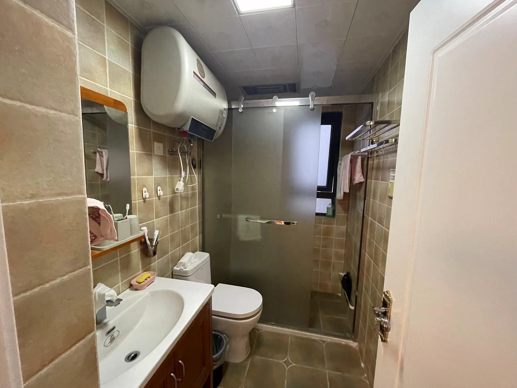 万达华府 3室2厅2卫 121m&sup2;