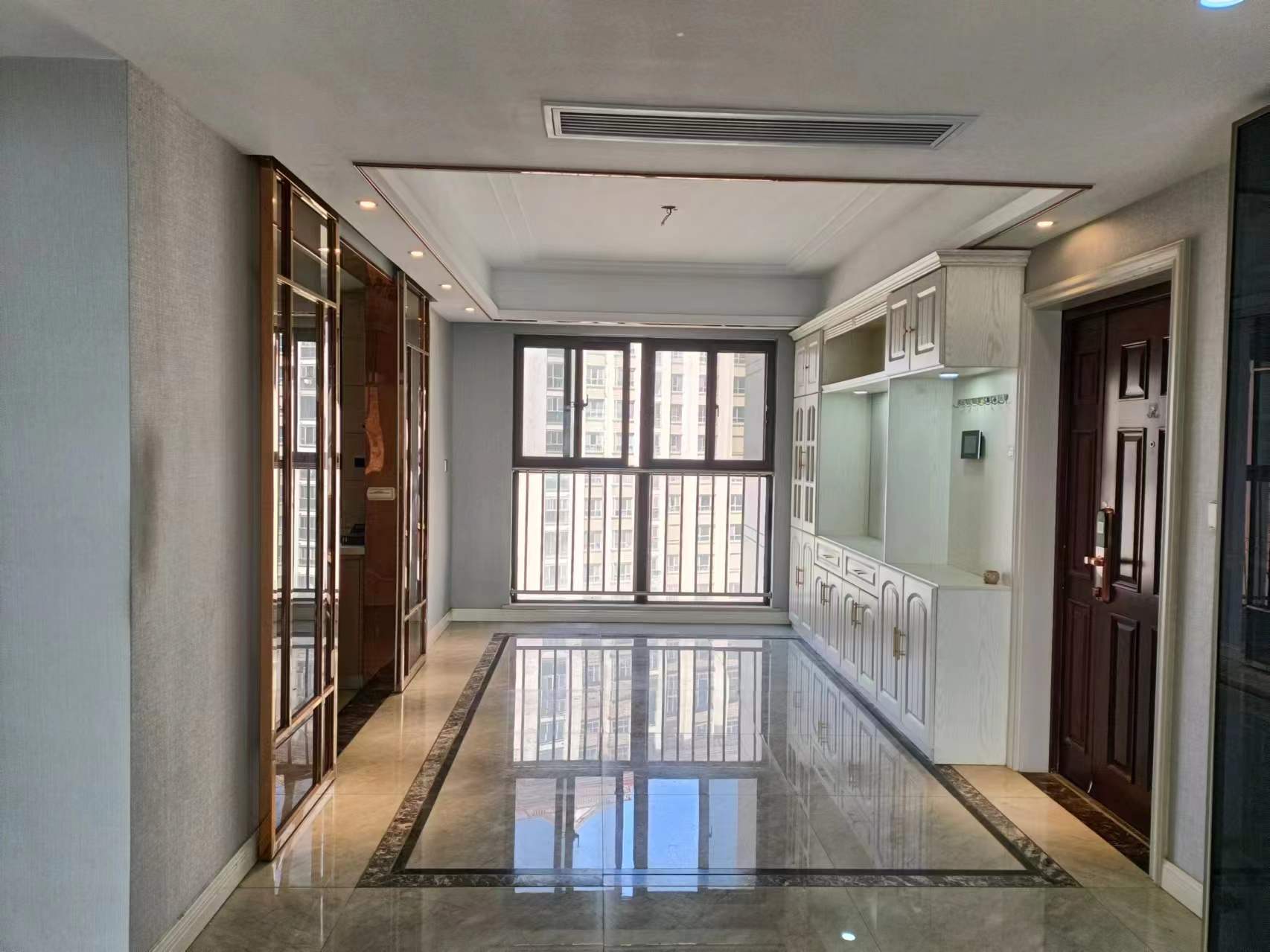 中南世纪花城三期 3室2厅2卫 140m²
