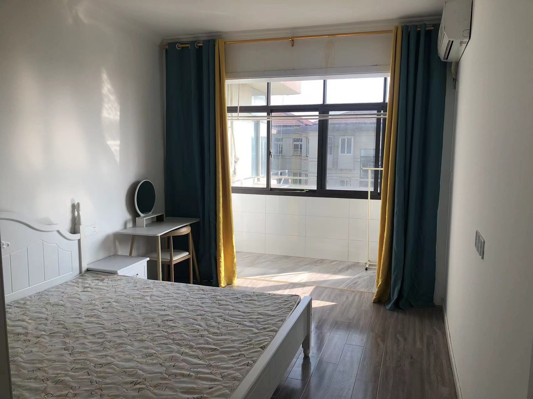 虹桥新村(朝霞路) 3室1厅1卫 135.00m&sup2;