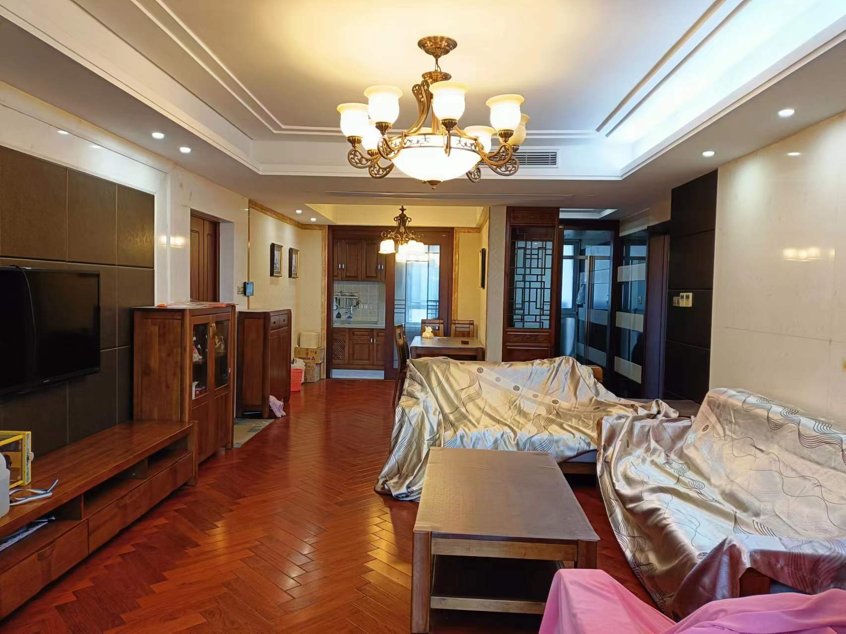 中南世纪花城二期 3室2厅2卫 135m²