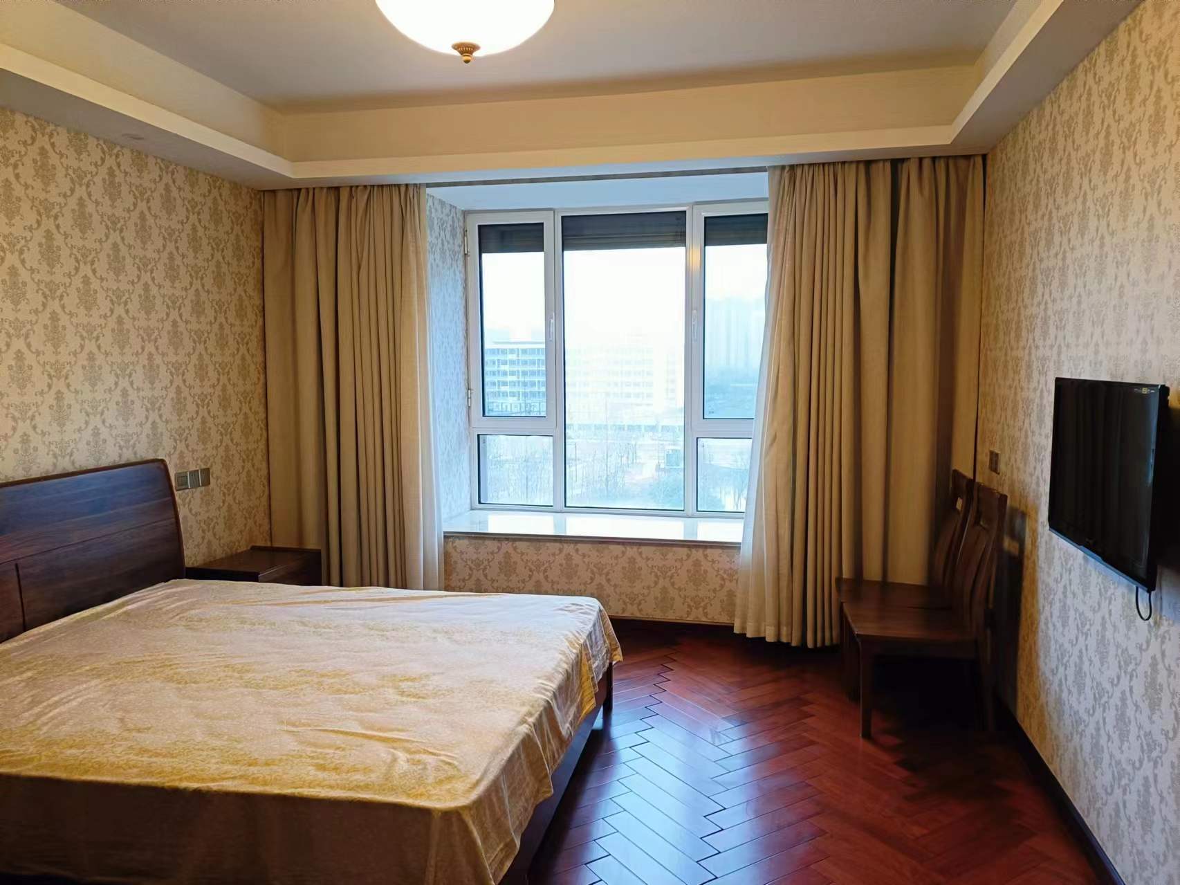 中南世纪花城二期 3室2厅2卫 135m&sup2;