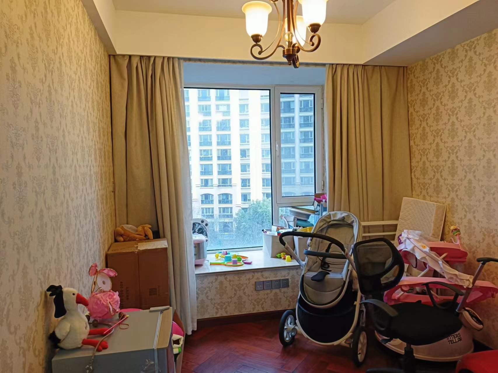 中南世纪花城二期 3室2厅2卫 135m&sup2;