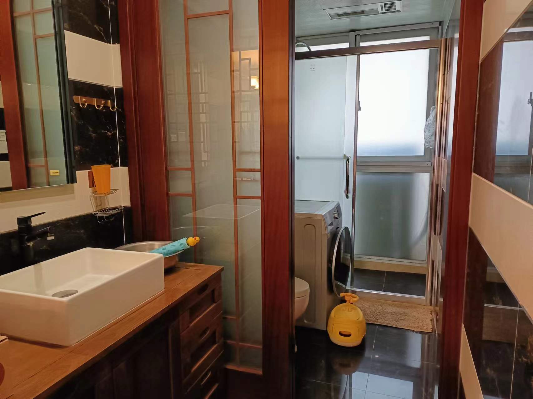 中南世纪花城二期 3室2厅2卫 135m&sup2;