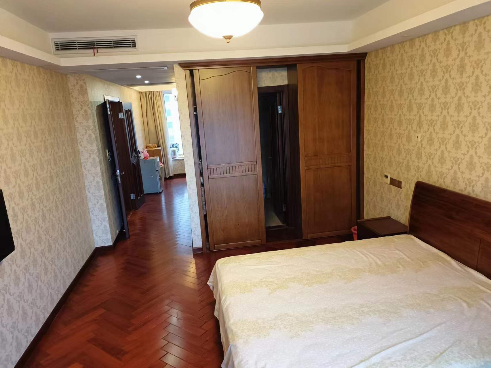 中南世纪花城二期 3室2厅2卫 135m&sup2;