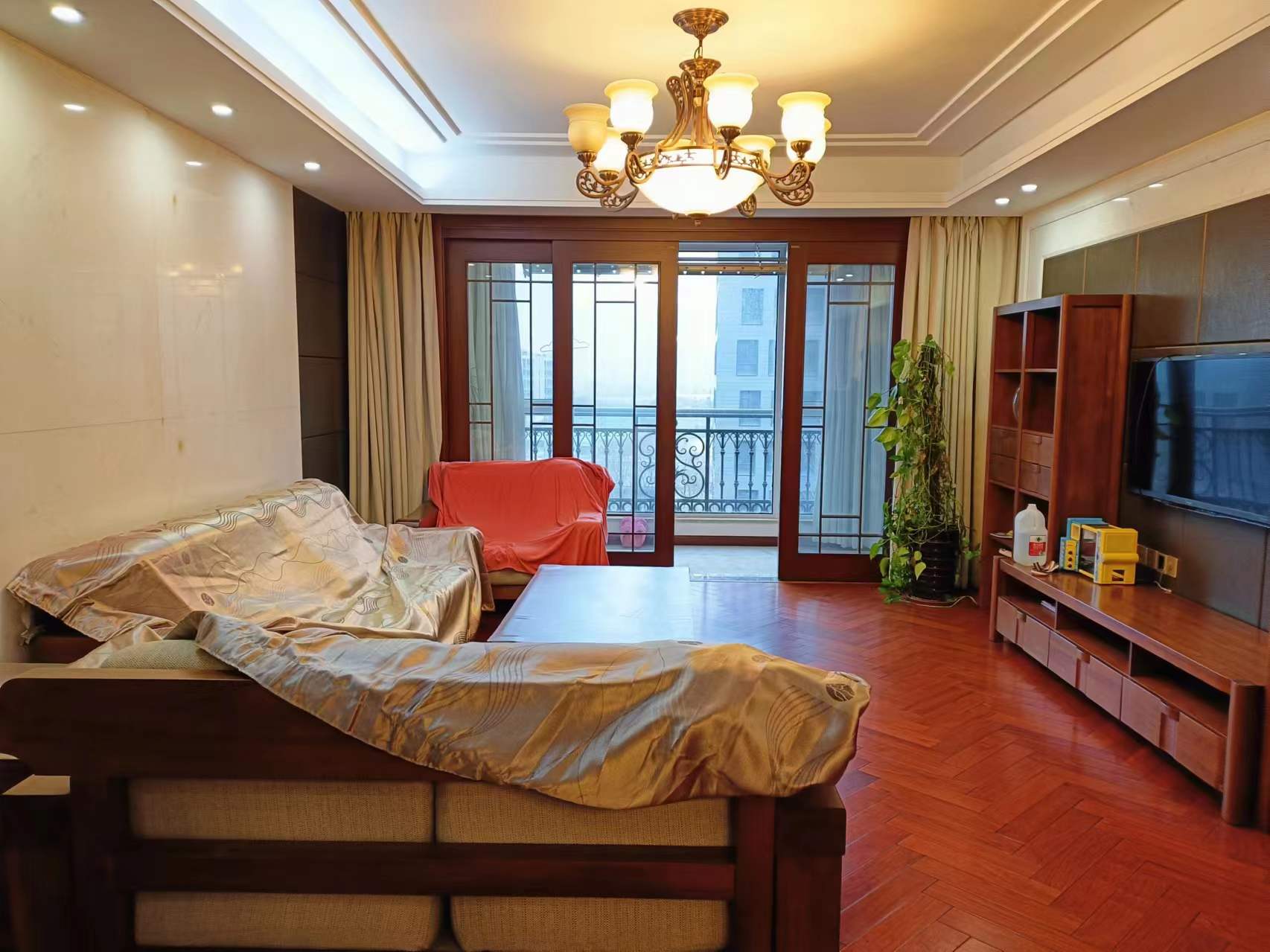 中南世纪花城二期 3室2厅2卫 135m&sup2;