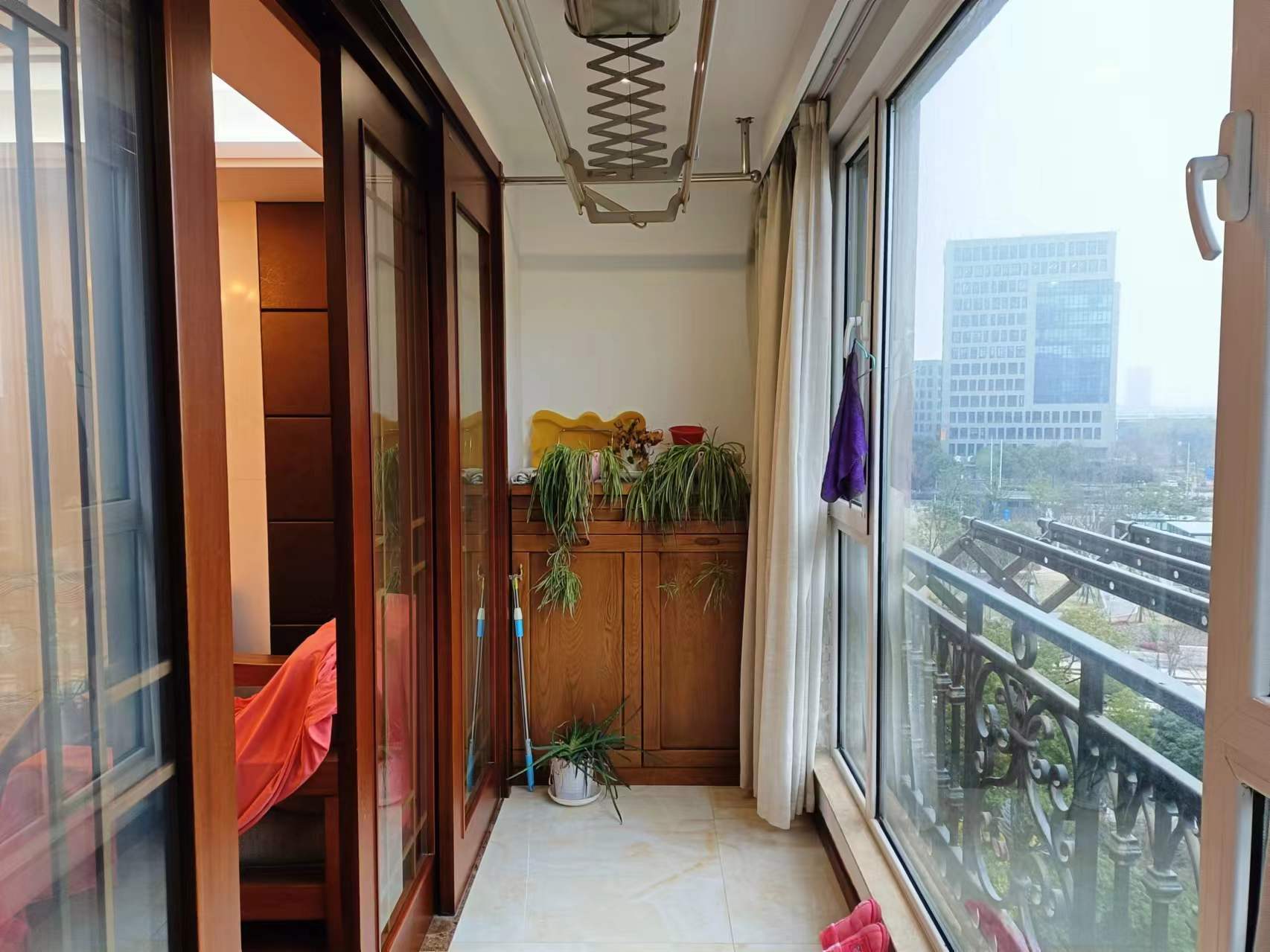 中南世纪花城二期 3室2厅2卫 135m&sup2;
