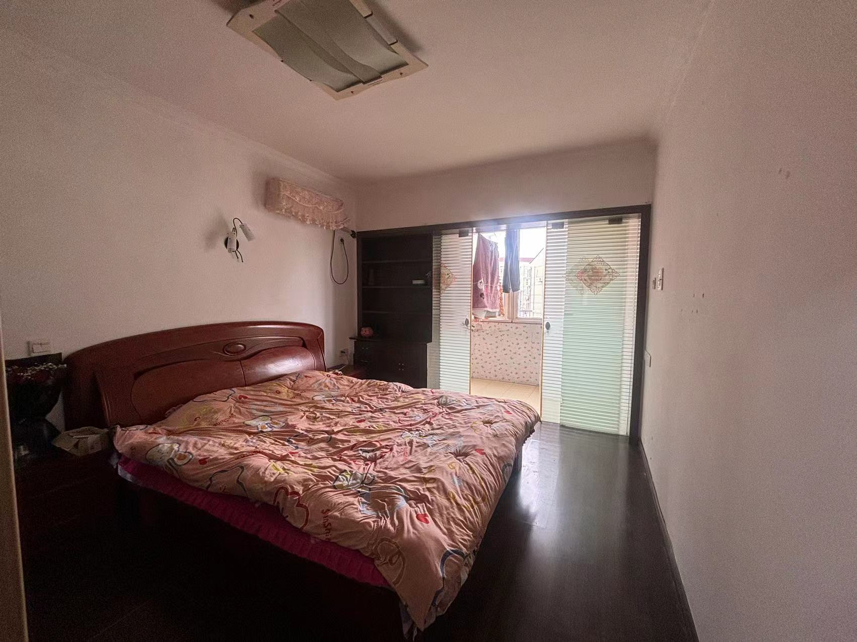外滩小区 1室1厅1卫 57.11m&sup2;