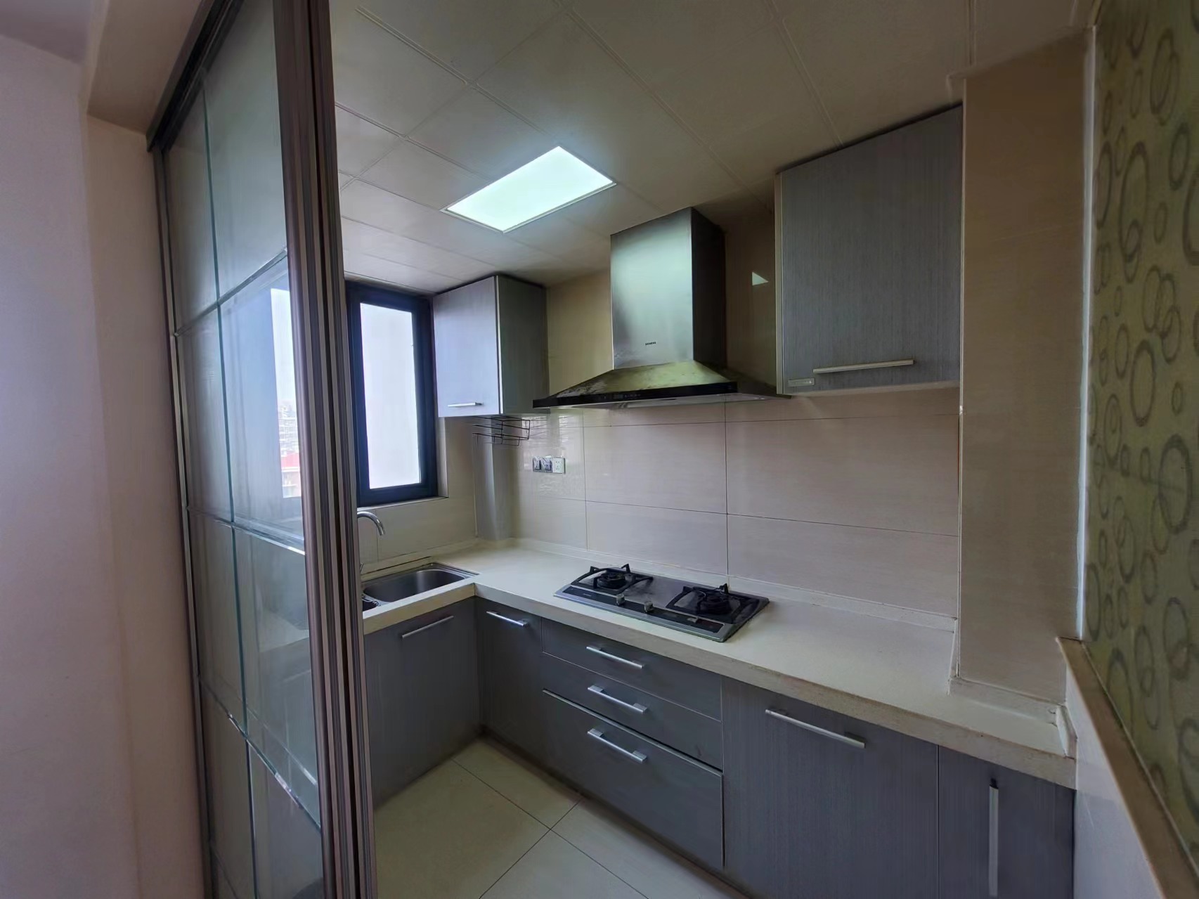 高迪晶城 2室2厅1卫 93m&sup2;