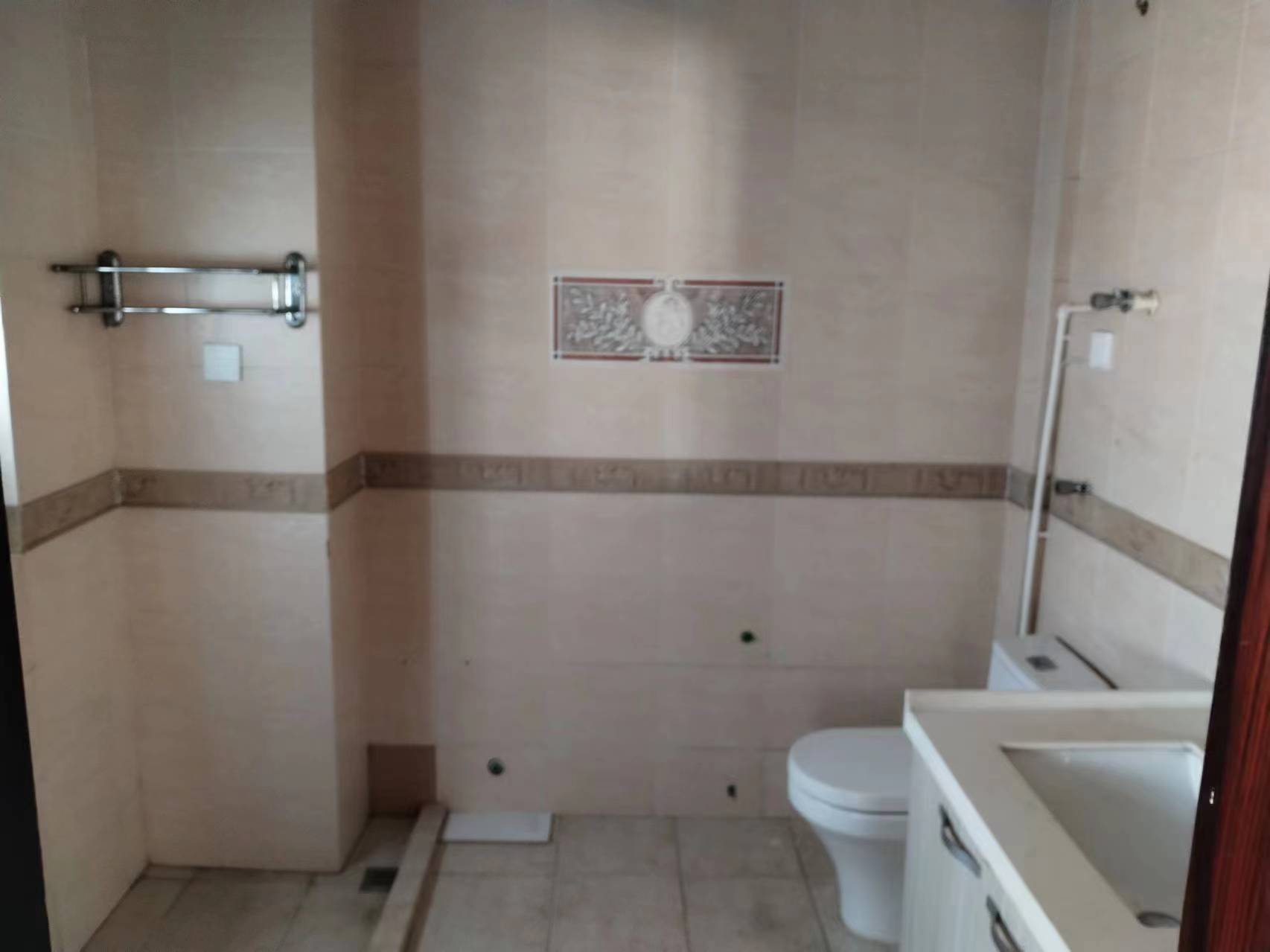 瑞丰花园南区 4室2厅2卫 208m&sup2;
