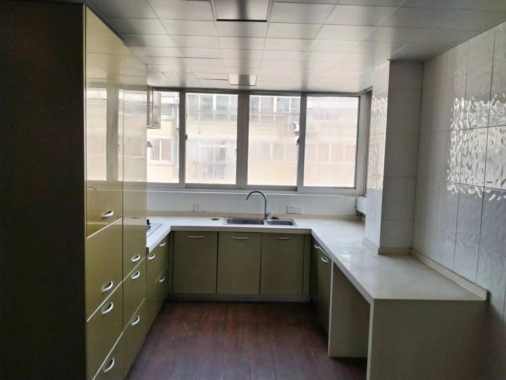 瑞丰花园南区 4室2厅2卫 208m&sup2;