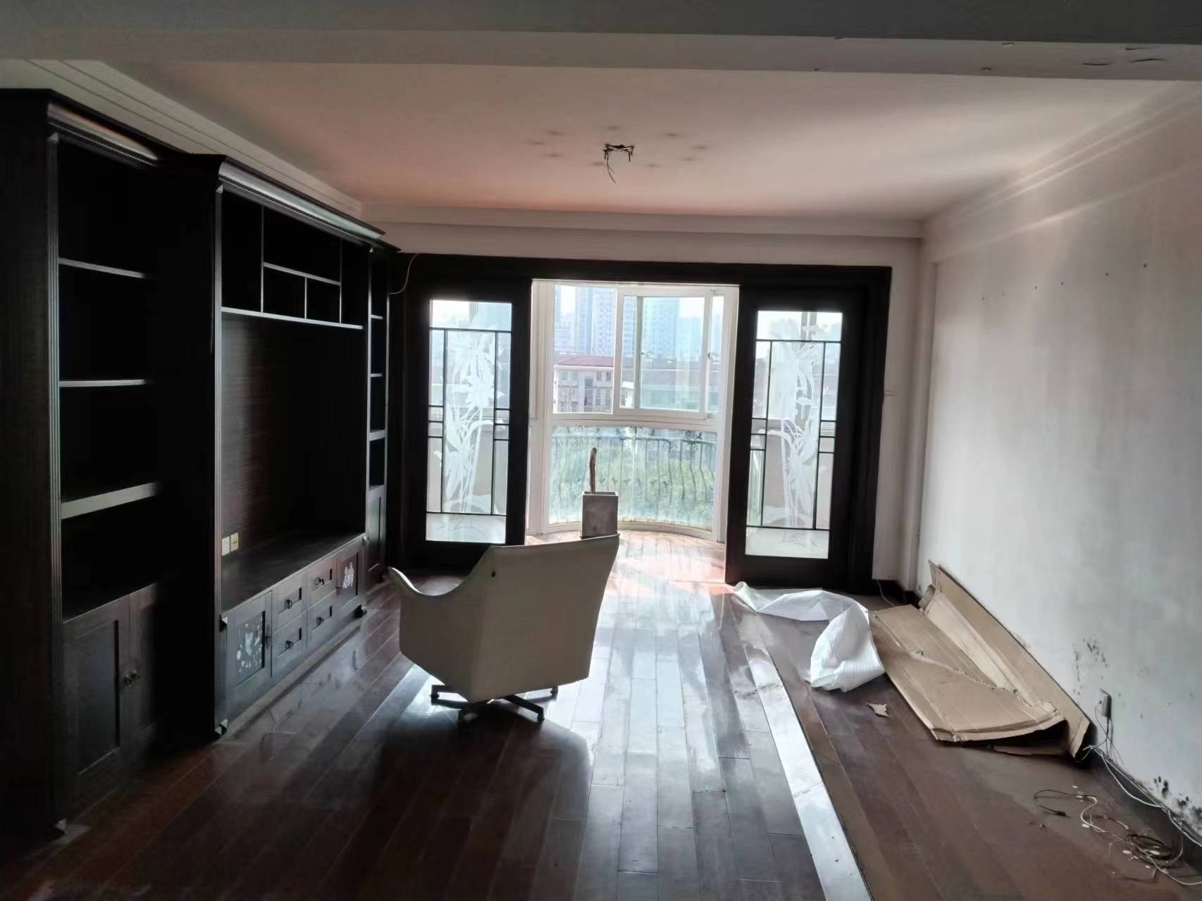 瑞丰花园南区 4室2厅2卫 208m&sup2;