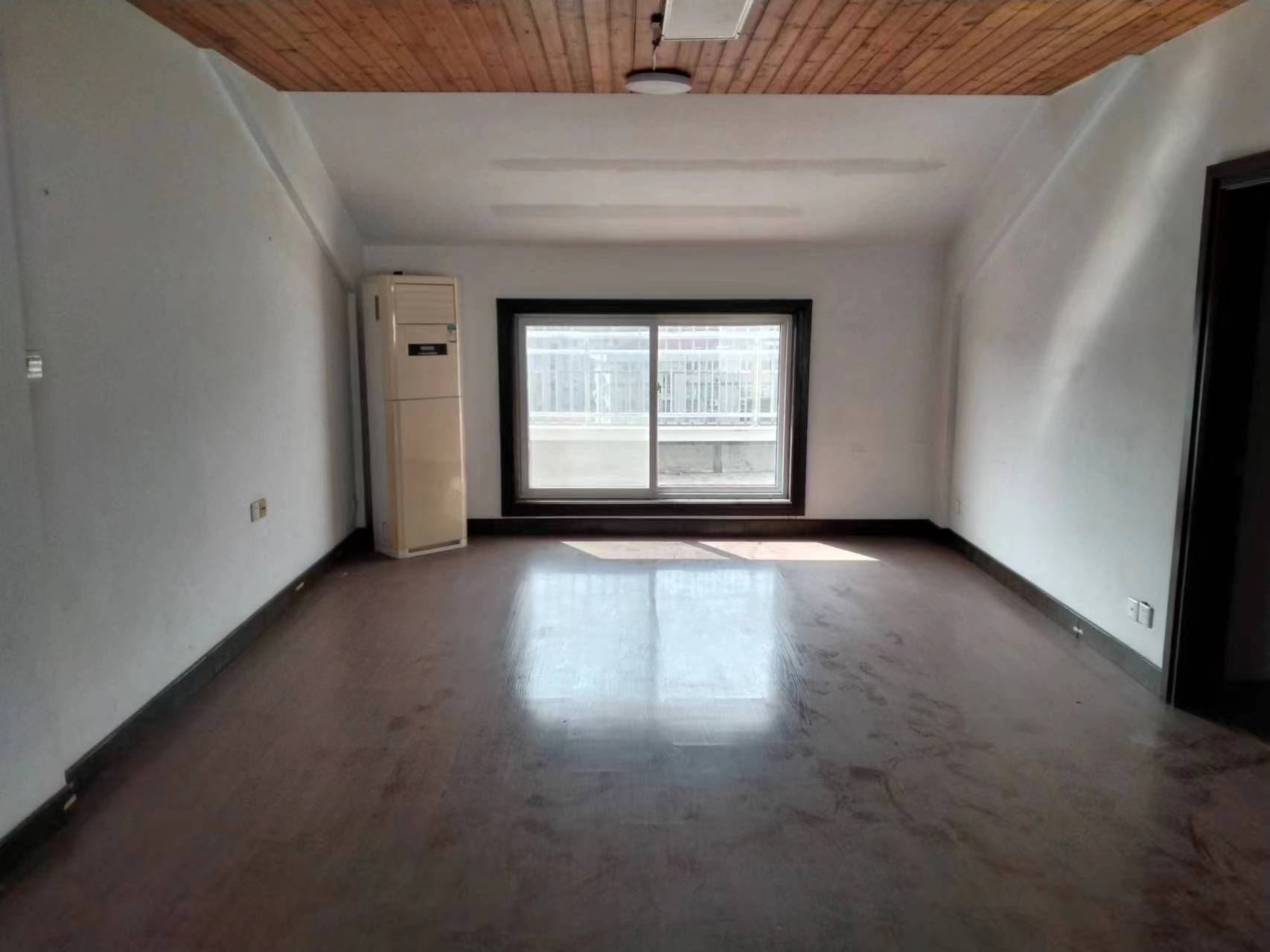 瑞丰花园南区 4室2厅2卫 208m&sup2;