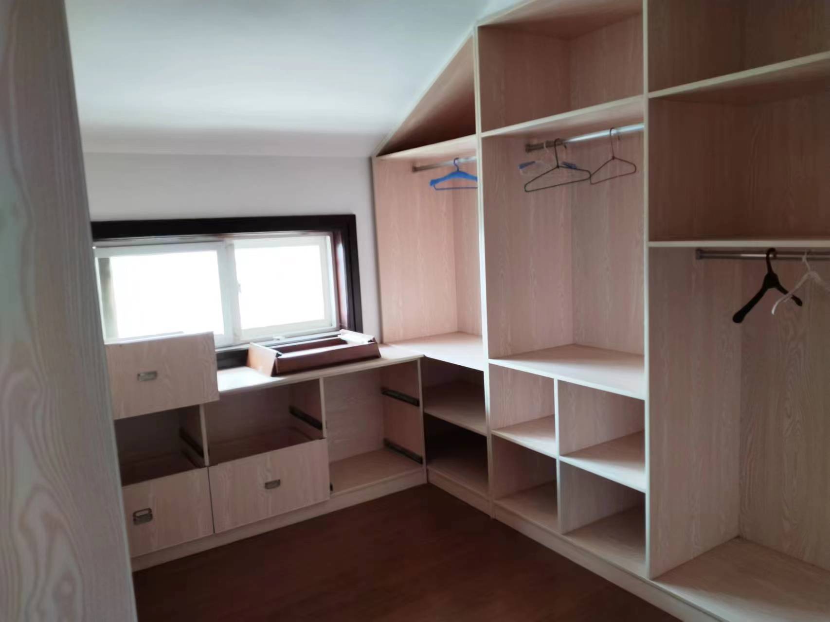 瑞丰花园南区 4室2厅2卫 208m&sup2;