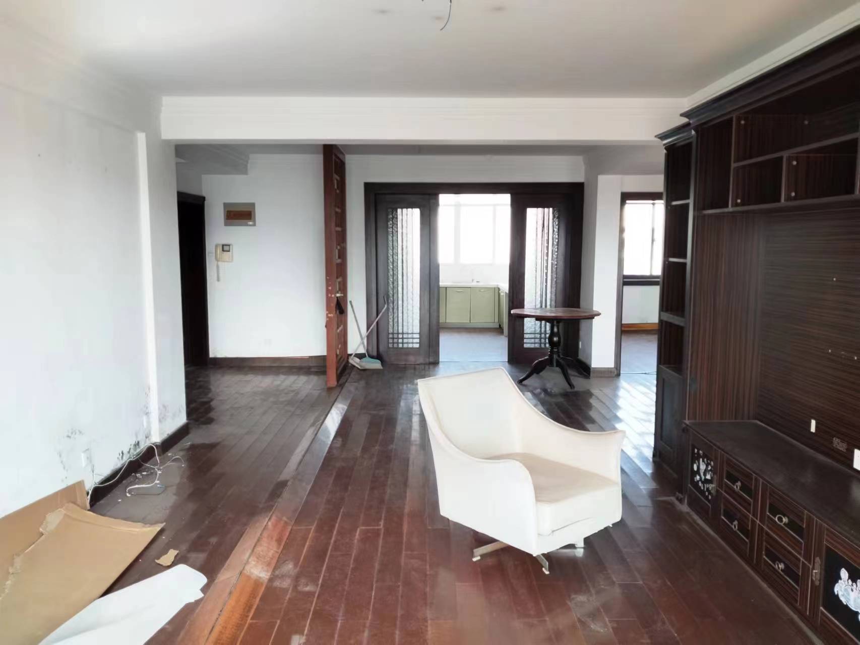 瑞丰花园南区 4室2厅2卫 208m&sup2;