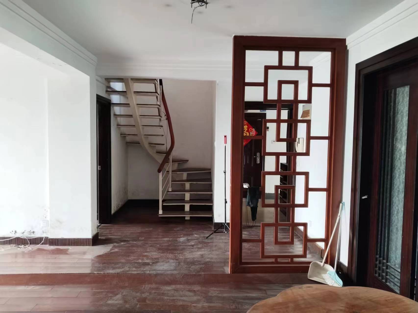 瑞丰花园南区 4室2厅2卫 208m&sup2;