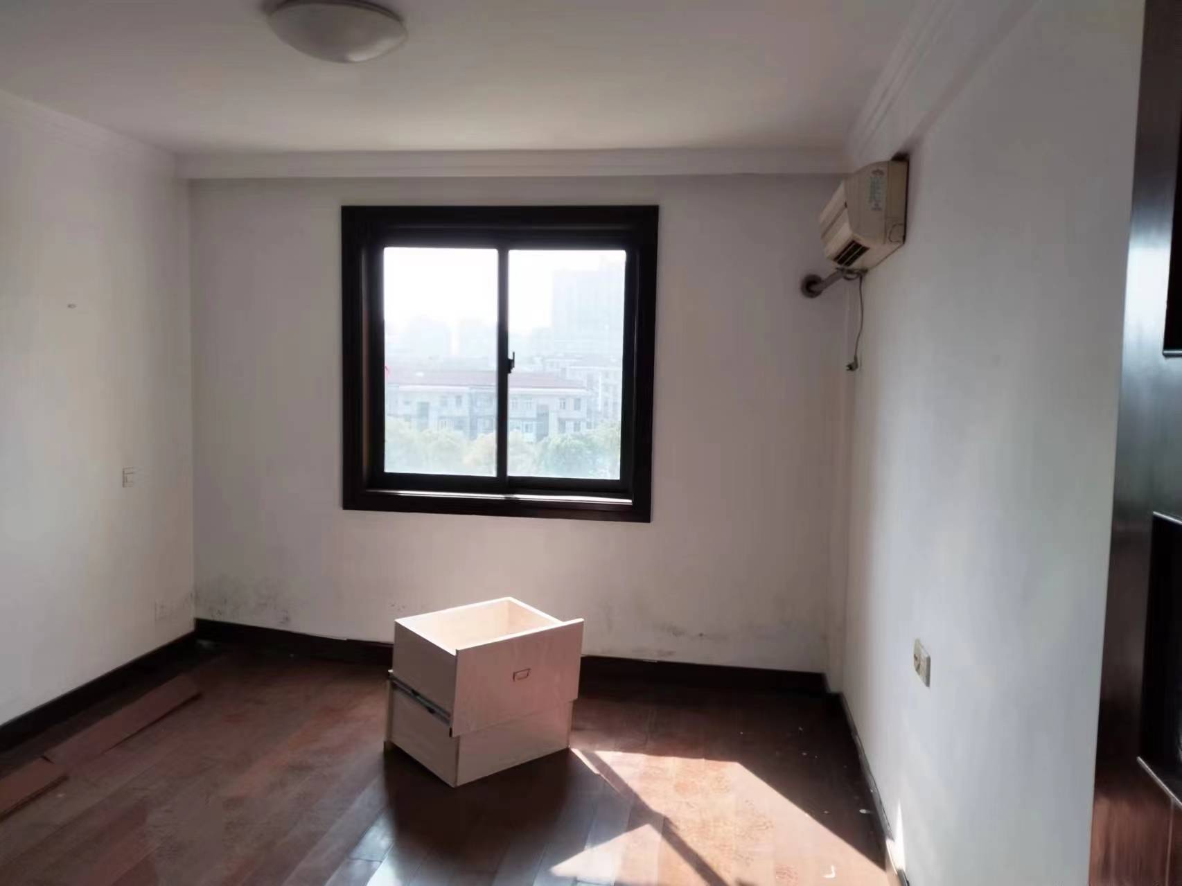 瑞丰花园南区 4室2厅2卫 208m&sup2;