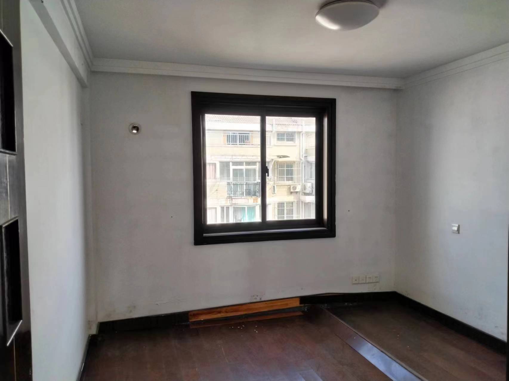 瑞丰花园南区 4室2厅2卫 208m&sup2;