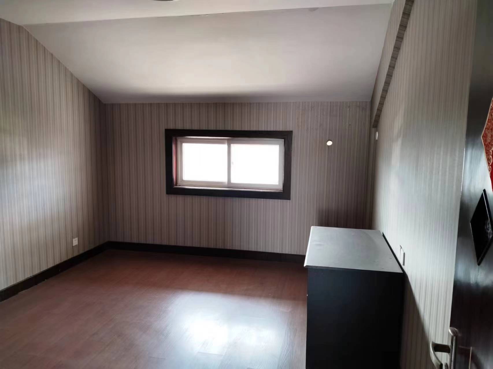 瑞丰花园南区 4室2厅2卫 208m&sup2;