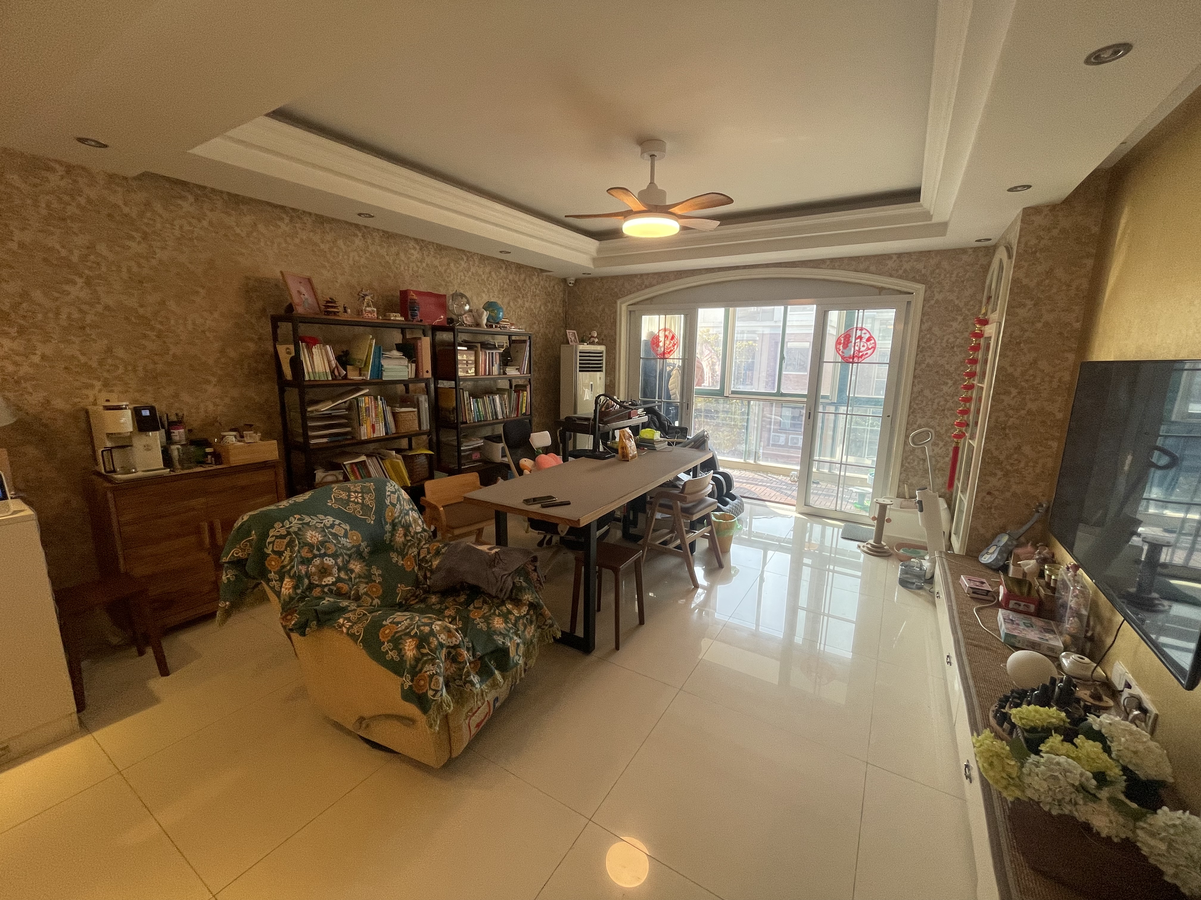 凤凰莱茵苑 5室2厅3卫 210.67m²