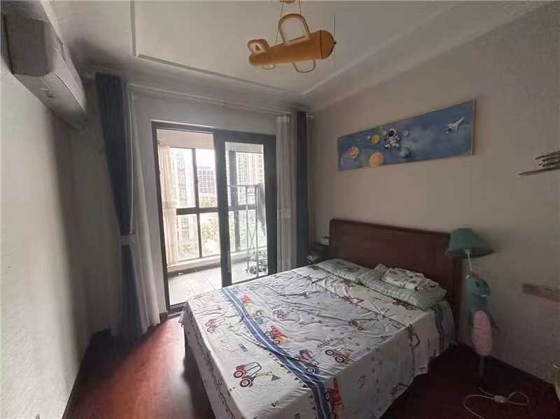 富力院士廷 4室2厅2卫 136m&sup2;
