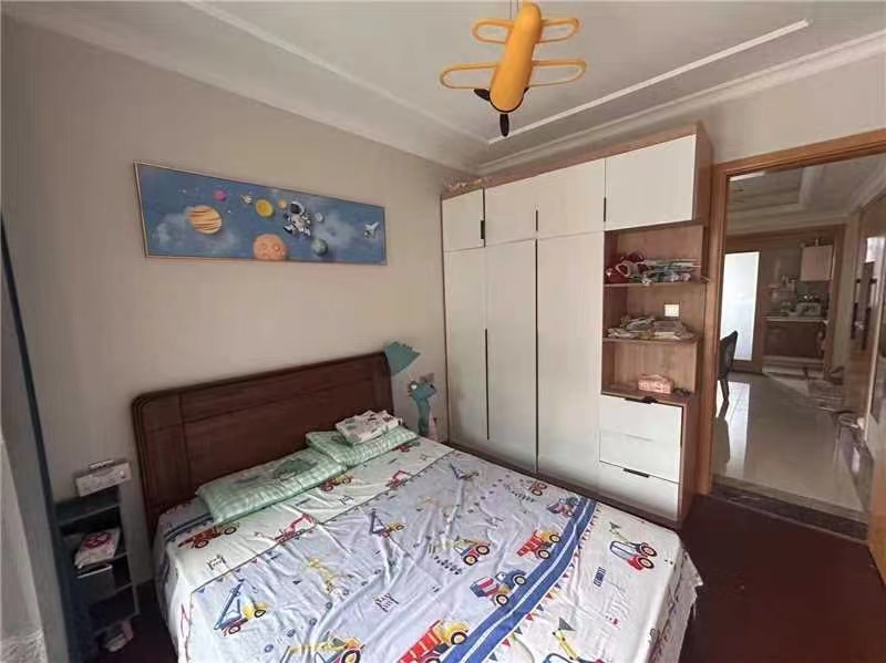 富力院士廷 4室2厅2卫 136m&sup2;