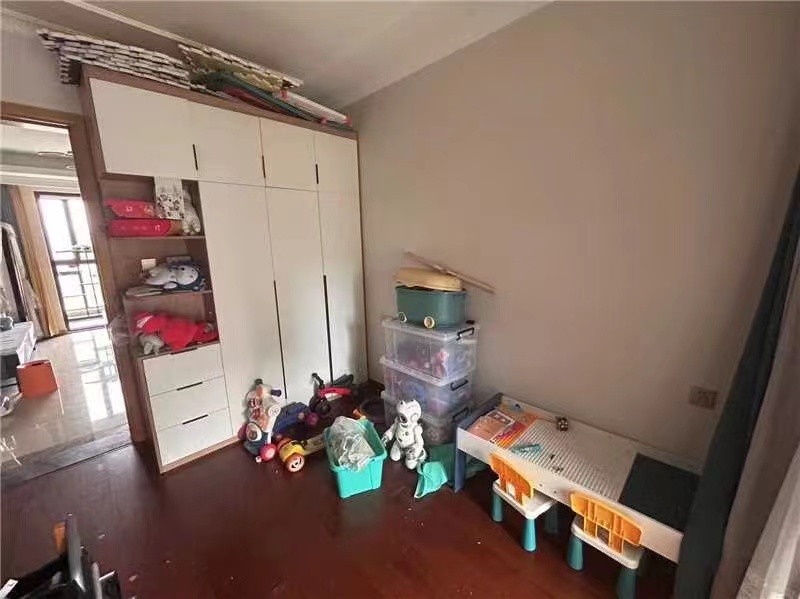 富力院士廷 4室2厅2卫 136m&sup2;